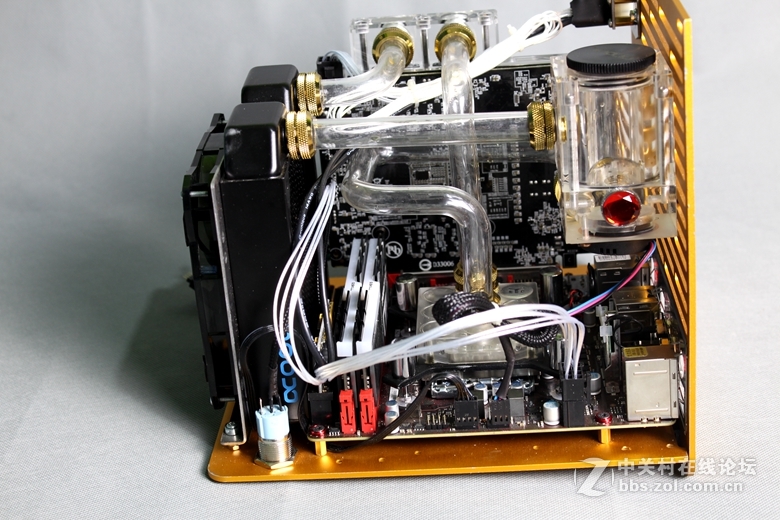 一款自带手办属性和情怀的水冷主机---瓦力WALL·E