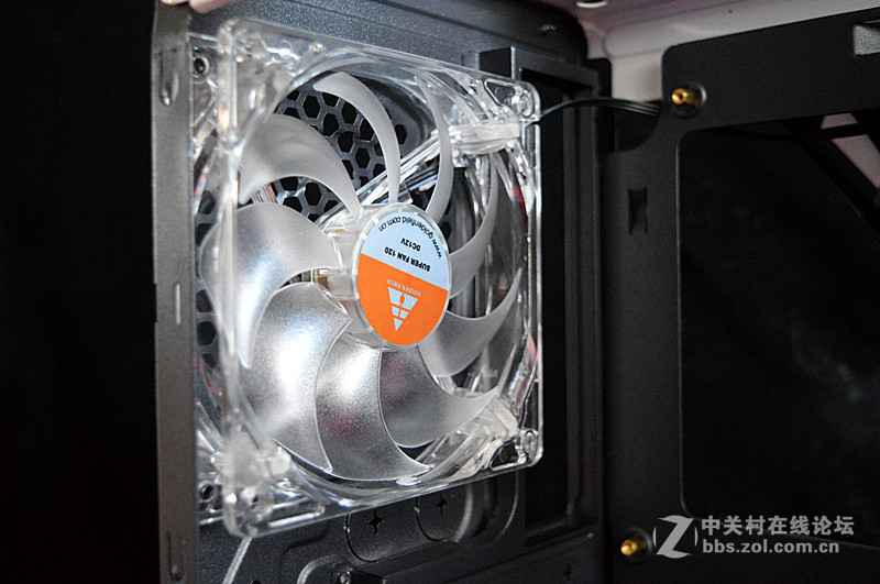 ＃一台有信仰的电竞水冷箱＃白色跑车造型 动感十足