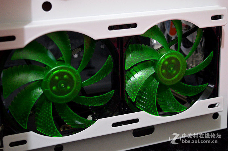 ＃一台有信仰的电竞水冷箱＃白色跑车造型 动感十足