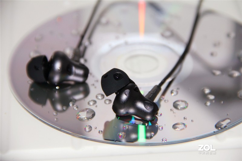 全新升级，更时尚，1MORE 时尚蓝牙耳机PRO版