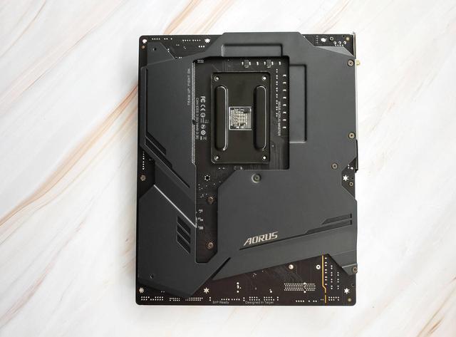 从技嘉B550 AORUS MASTER主板安装说起，ATX主板实力强劲