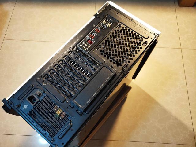 手把手教你安装技嘉B550 MASTER主板