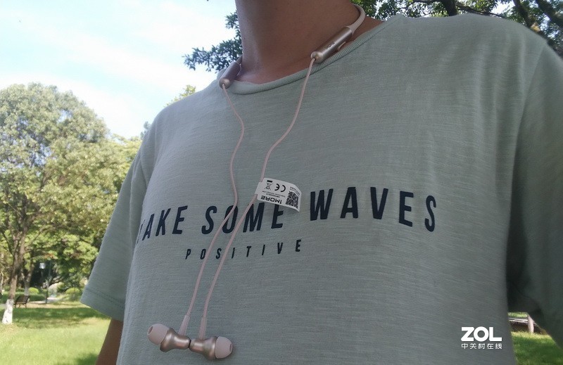 轻奢时尚，潮人选择 - 1MORE蓝牙耳机PRO版