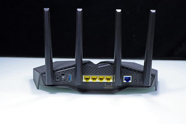 千元4T4R 160MHz 的博通版 WiFi6 电竞路由器：华硕 RT-AX82U体验