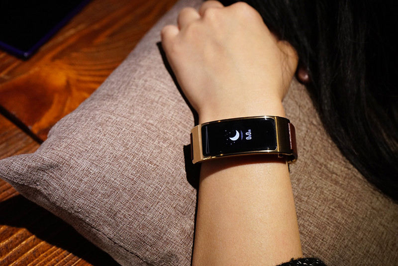 体验奢华与时尚的撼世之美-华为手环B3