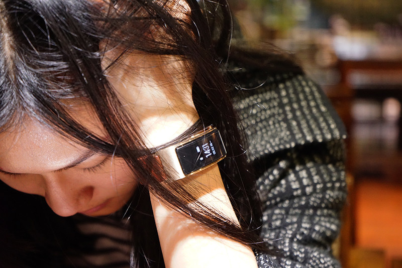 体验奢华与时尚的撼世之美-华为手环B3