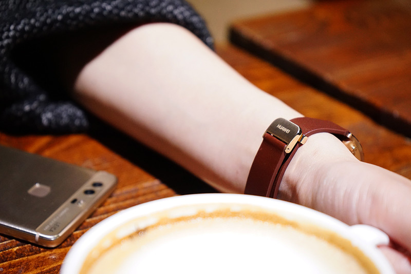 体验奢华与时尚的撼世之美-华为手环B3