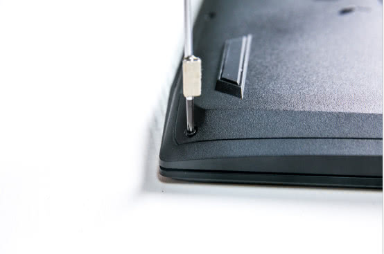 搭载双PCIE硬盘接口，火影地狱火X5内存硬盘加装