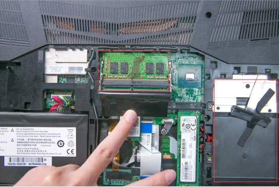 搭载双PCIE硬盘接口，火影地狱火X5内存硬盘加装