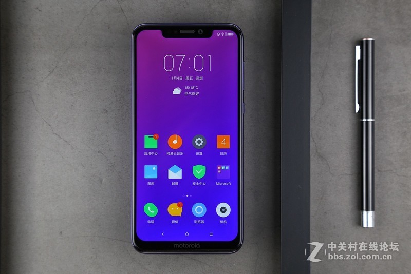 当科技遇上时尚，motorola p30极光色版图赏