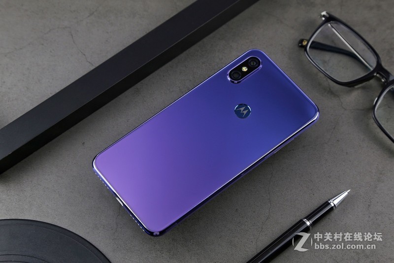 当科技遇上时尚，motorola p30极光色版图赏