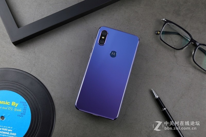 当科技遇上时尚，motorola p30极光色版图赏