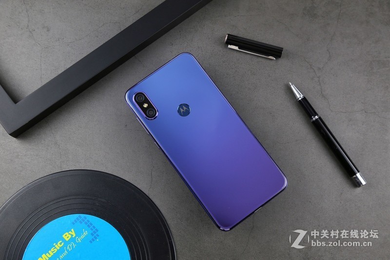 当科技遇上时尚，motorola p30极光色版图赏