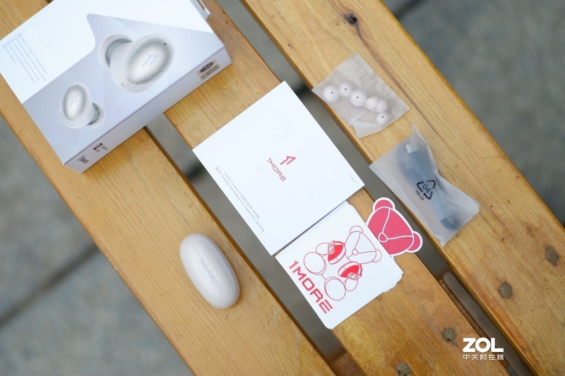 高通芯片加全频动铁，比A4纸还轻的万魔真无线，堆料与颜值并存