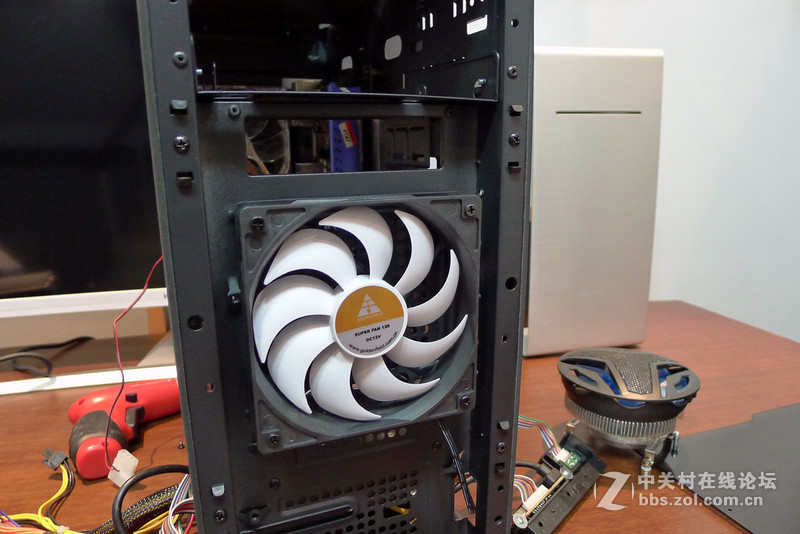 不能浪费了全尺寸侧透，金河田预见V8灯光散热小改造