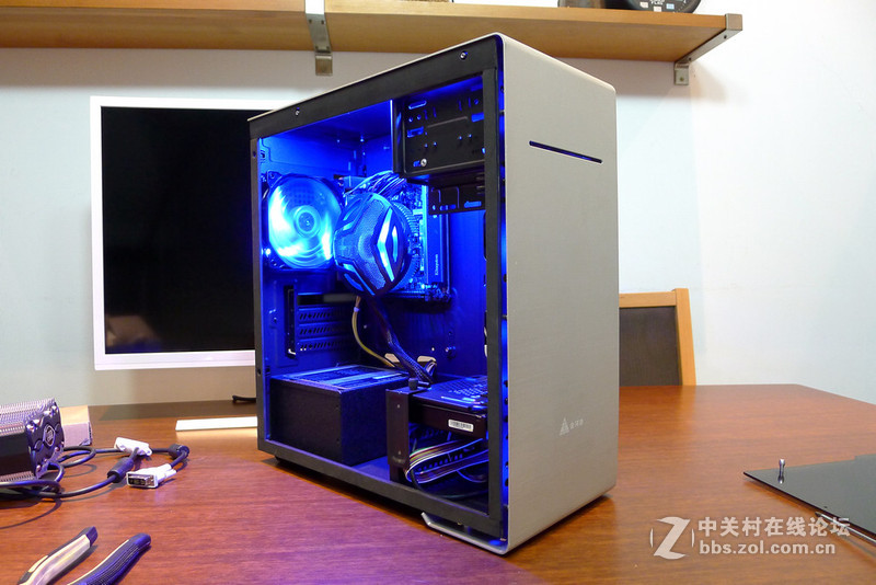 不能浪费了全尺寸侧透，金河田预见V8灯光散热小改造