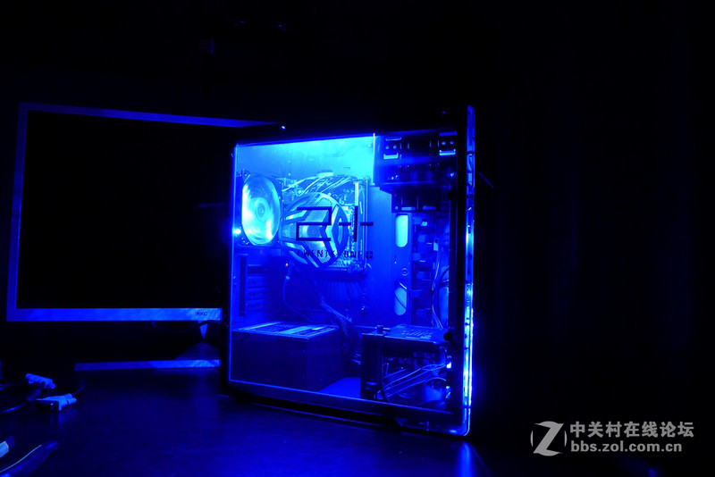 不能浪费了全尺寸侧透，金河田预见V8灯光散热小改造