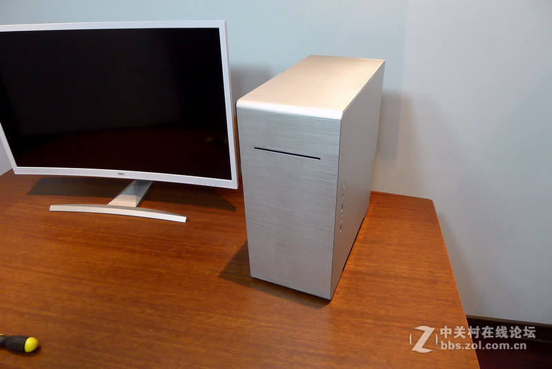 不能浪费了全尺寸侧透，金河田预见V8灯光散热小改造