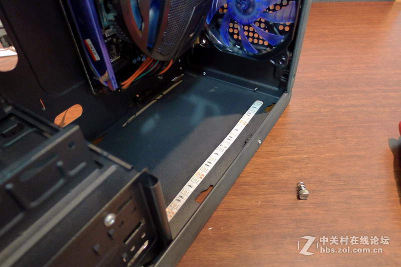 不能浪费了全尺寸侧透，金河田预见V8灯光散热小改造