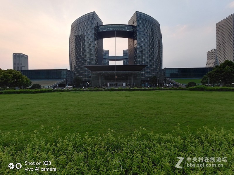 超大广角、流光溢彩？X23真机抢先上手详细体验