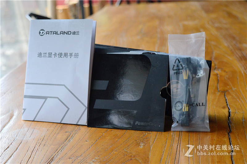 ＃玩必酷 战必能＃R9 390 4G显卡  外观够劲  散热不会差