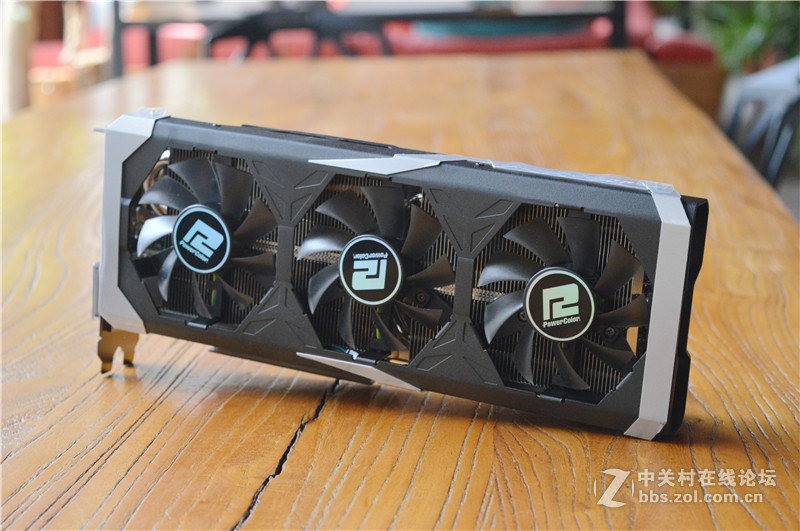 ＃玩必酷 战必能＃R9 390 4G显卡  外观够劲  散热不会差
