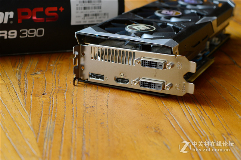 ＃玩必酷 战必能＃R9 390 4G显卡  外观够劲  散热不会差