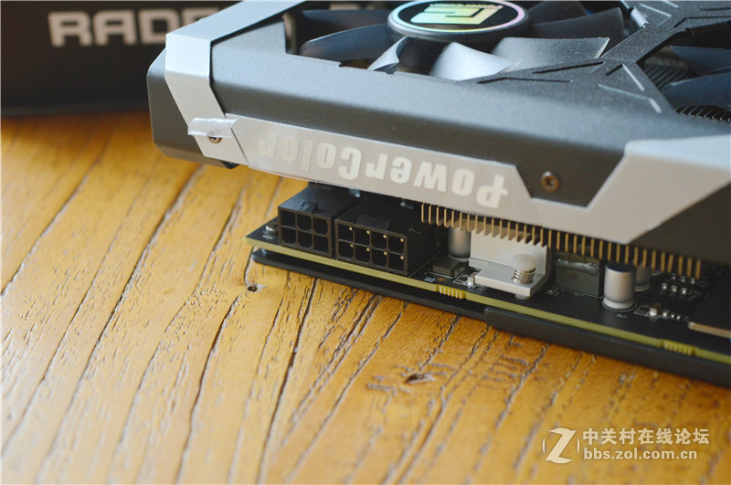 ＃玩必酷 战必能＃R9 390 4G显卡  外观够劲  散热不会差