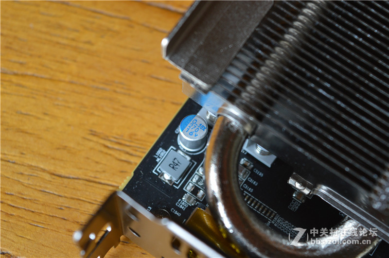 ＃玩必酷 战必能＃R9 390 4G显卡  外观够劲  散热不会差
