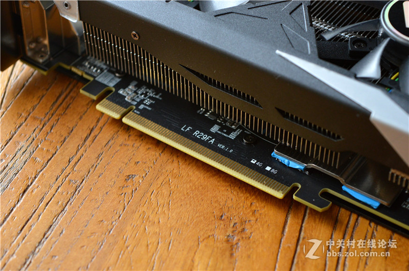 ＃玩必酷 战必能＃R9 390 4G显卡  外观够劲  散热不会差