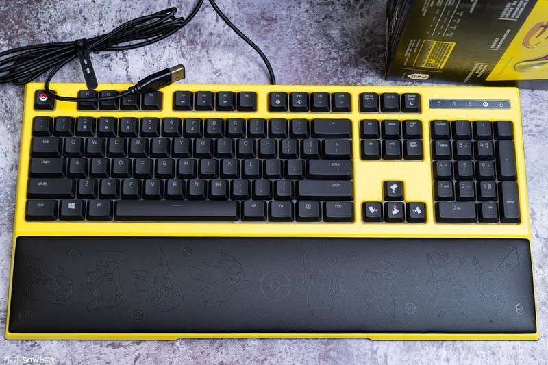 萌力十足——雷蛇皮卡丘限定款外设套装