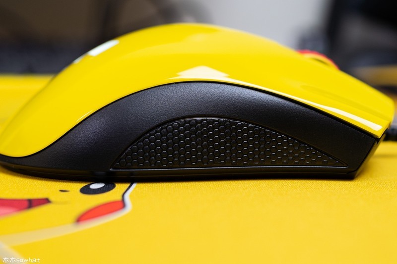 萌力十足——雷蛇皮卡丘限定款外设套装