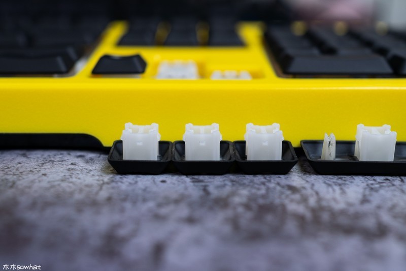 萌力十足——雷蛇皮卡丘限定款外设套装