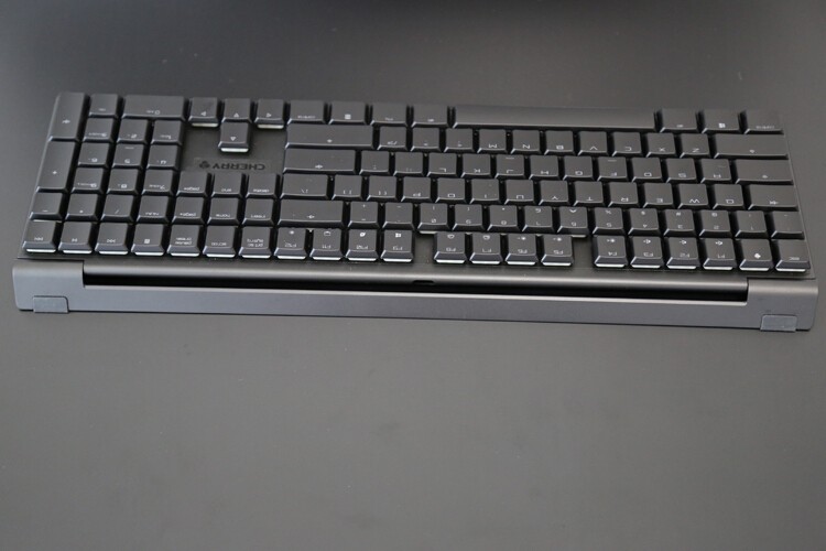 后浪vs前浪：罗技G913 TKL&樱桃MX10.0旗舰超薄无线机械键盘横评浪打浪