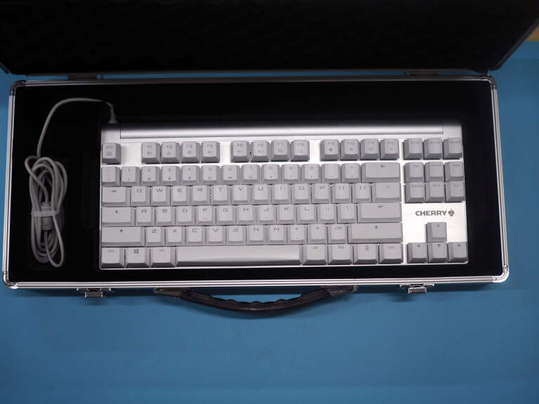 后浪vs前浪：罗技G913 TKL&樱桃MX10.0旗舰超薄无线机械键盘横评浪打浪