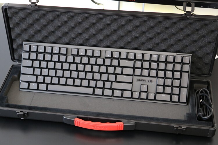 后浪vs前浪：罗技G913 TKL&樱桃MX10.0旗舰超薄无线机械键盘横评浪打浪