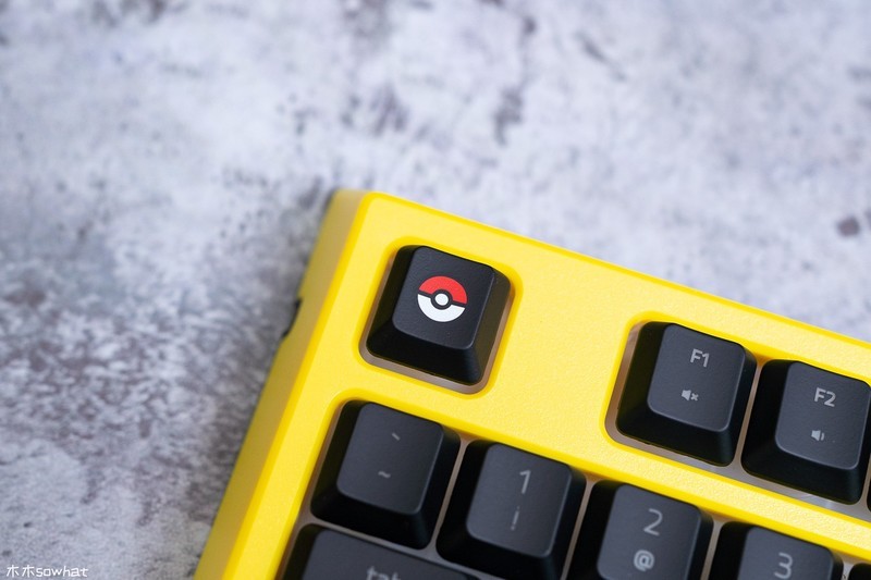 萌力十足——雷蛇皮卡丘限定款外设套装