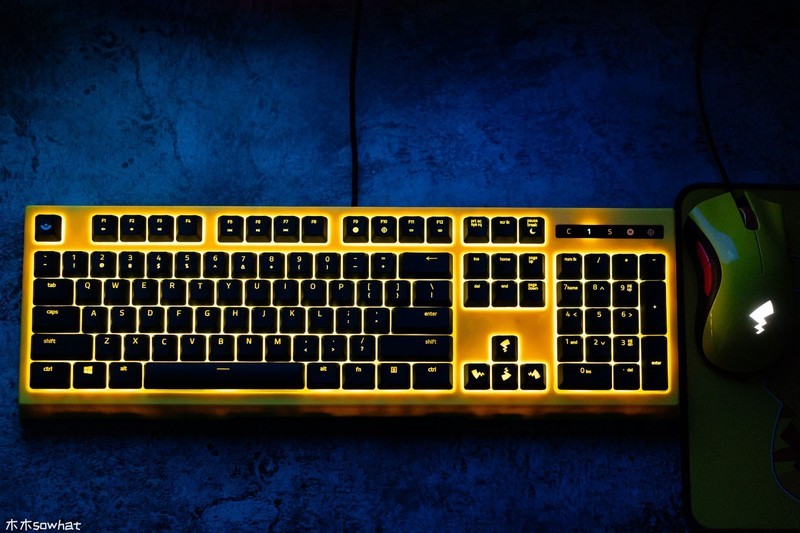 萌力十足——雷蛇皮卡丘限定款外设套装