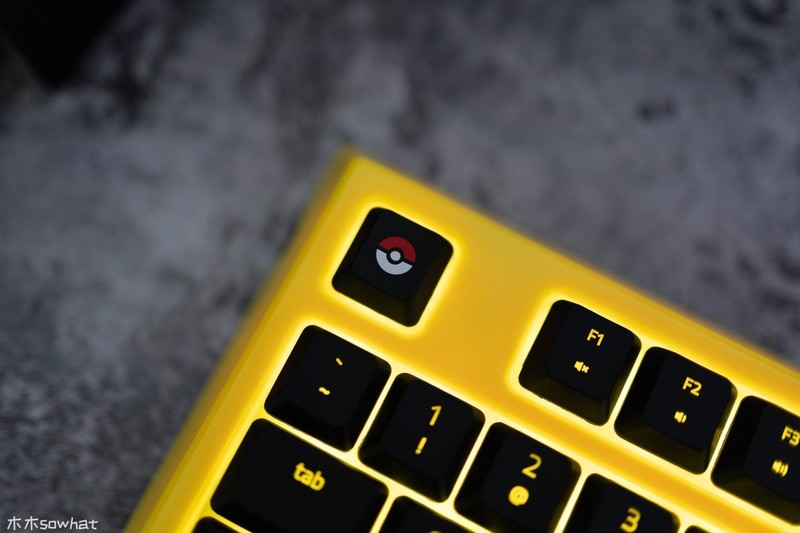 萌力十足——雷蛇皮卡丘限定款外设套装