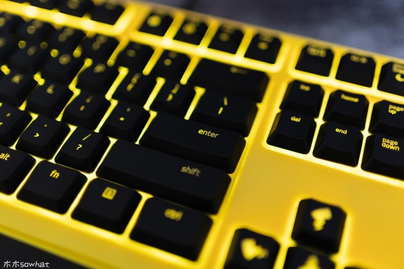 萌力十足——雷蛇皮卡丘限定款外设套装