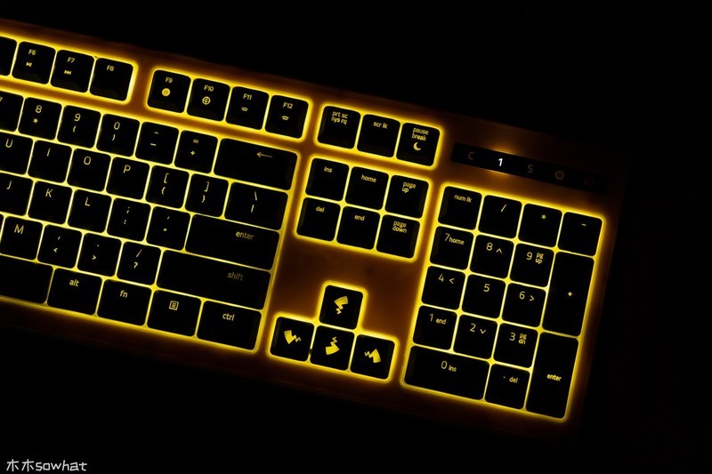 萌力十足——雷蛇皮卡丘限定款外设套装