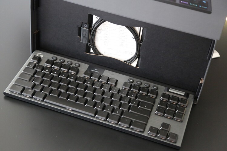 后浪vs前浪：罗技G913 TKL&樱桃MX10.0旗舰超薄无线机械键盘横评浪打浪