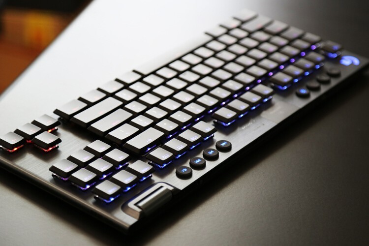 后浪vs前浪：罗技G913 TKL&樱桃MX10.0旗舰超薄无线机械键盘横评浪打浪