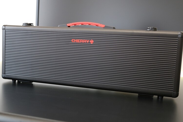 后浪vs前浪：罗技G913 TKL&樱桃MX10.0旗舰超薄无线机械键盘横评浪打浪