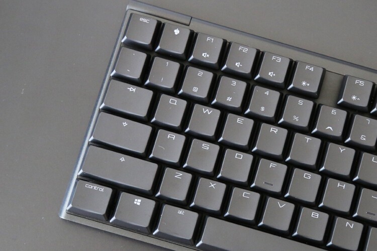 后浪vs前浪：罗技G913 TKL&樱桃MX10.0旗舰超薄无线机械键盘横评浪打浪