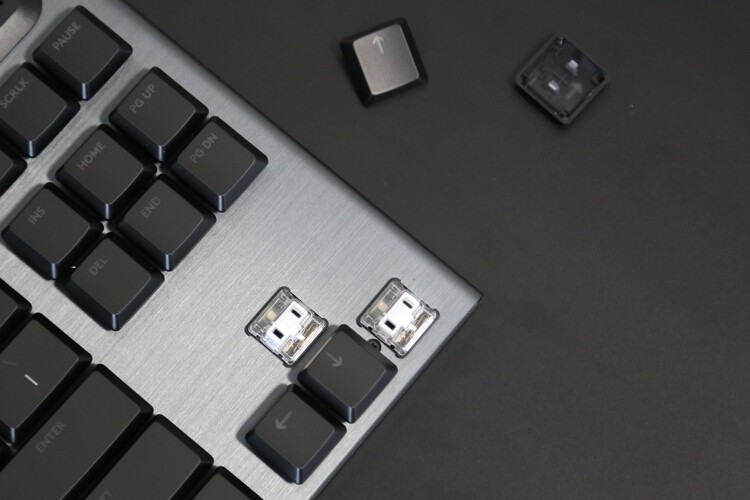 后浪vs前浪：罗技G913 TKL&樱桃MX10.0旗舰超薄无线机械键盘横评浪打浪