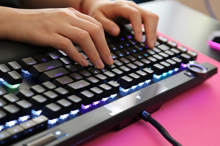 键皇驾到：海盗船K100 RGB机械键盘OPX光轴体验