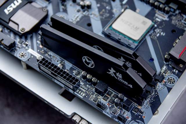 左手腾龙右手太极，马甲下都是国产芯片，两套好看好用的内存评测