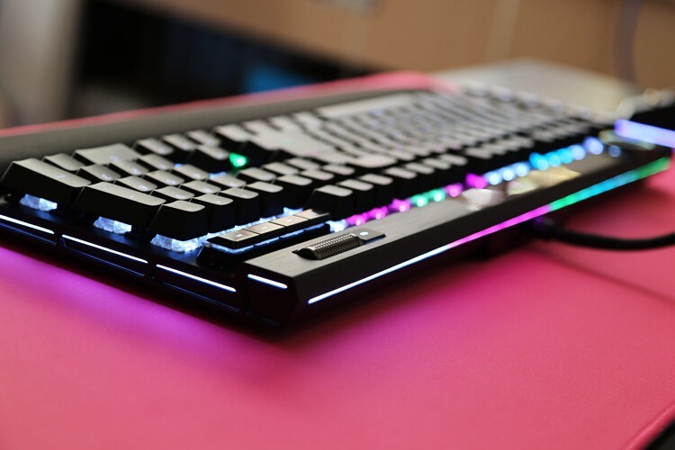 键皇驾到：海盗船K100 RGB机械键盘OPX光轴体验