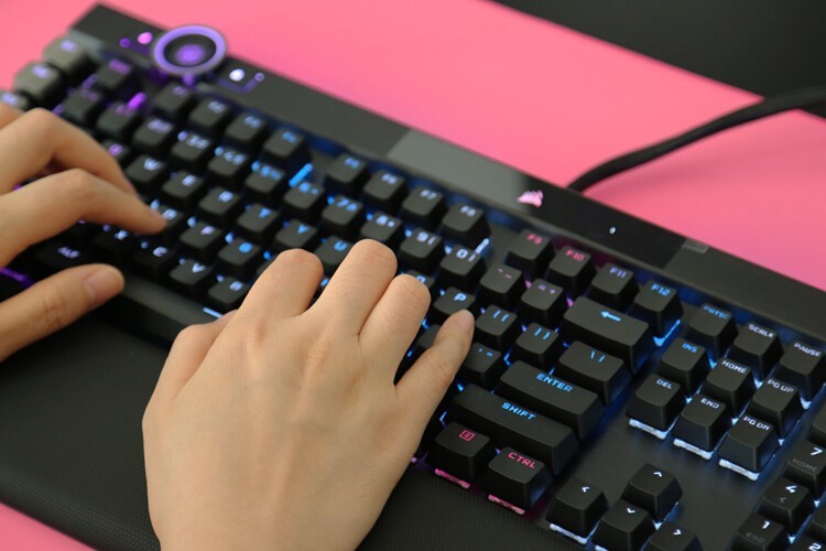 键皇驾到：海盗船K100 RGB机械键盘OPX光轴体验